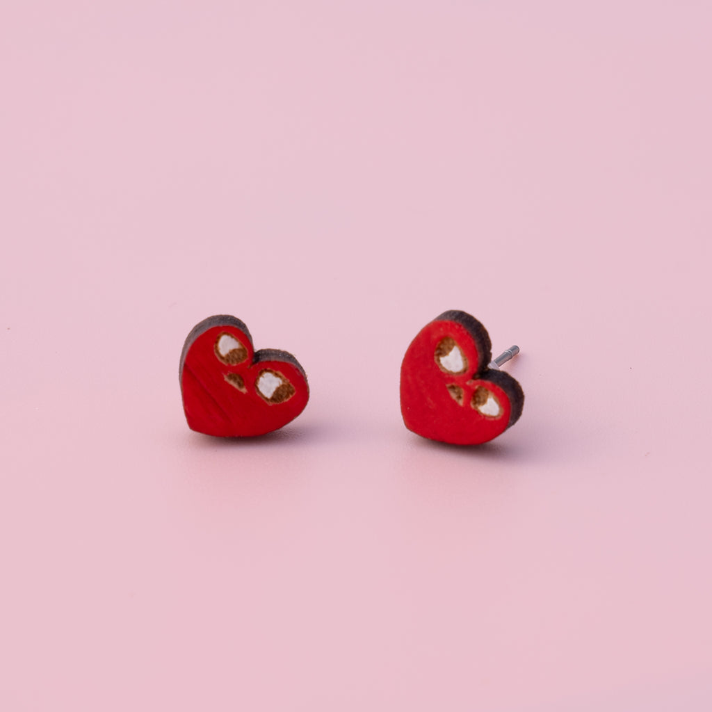 Side Eye Heart Studs - MUKA